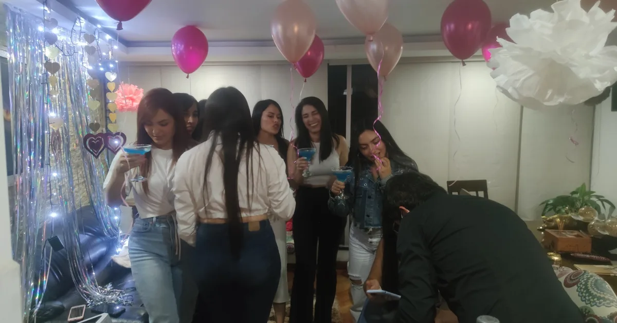 Despedida de soltera tranquila en Bogotá — celebración de día con globos