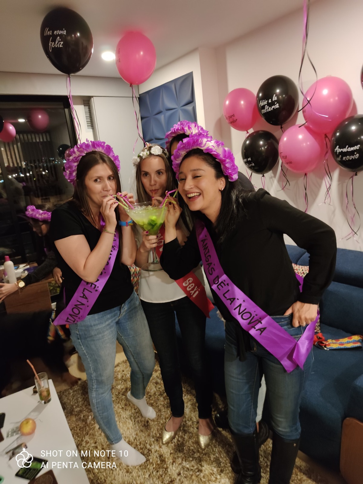 Photocall y decoración para despedida de soltera planificada por Simón Dice