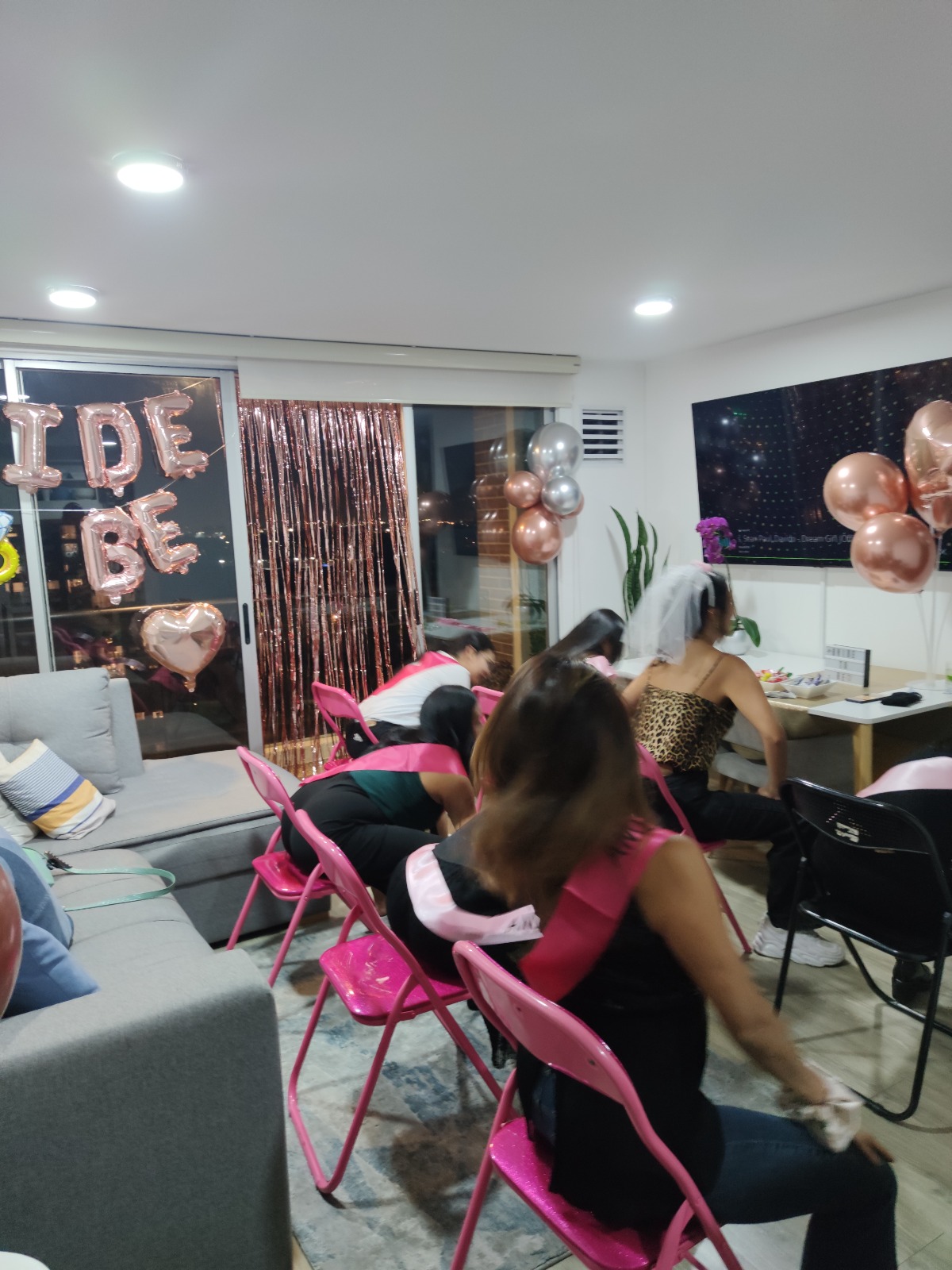 Coctelería personalizada y decoración temática en despedida Bogotá