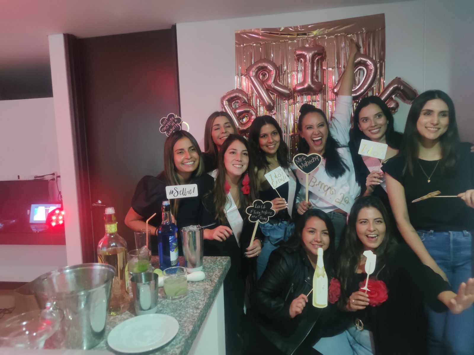 Show de striper con grupo de mujeres en despedida de soltera Bogotá